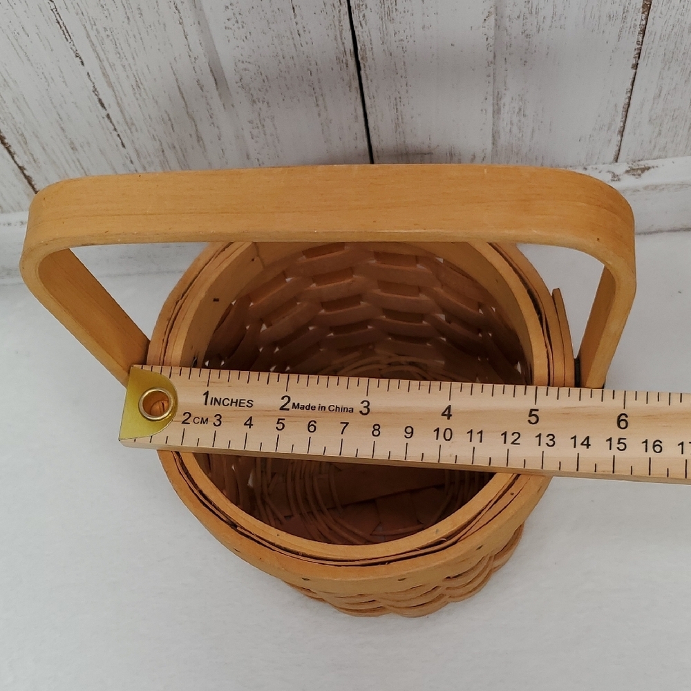 Round Woven Basket with Handle - Picture 3 of 6